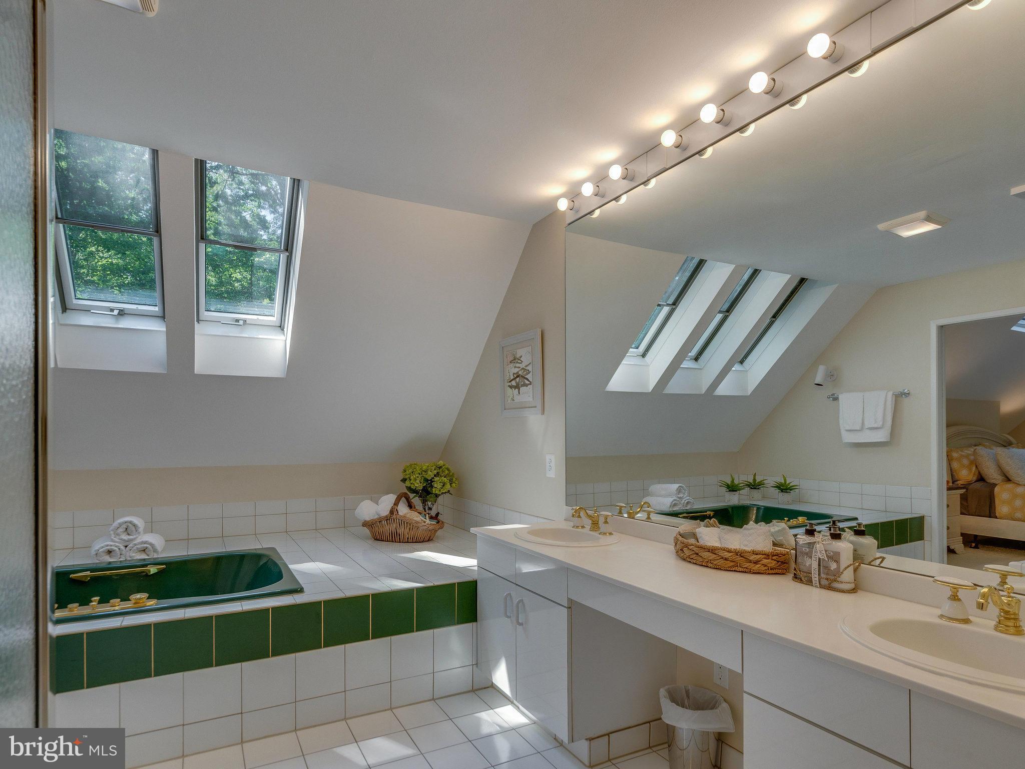 10901 Lawyers Road Reston, VA 20191 - Photo 17 of 30 Bath