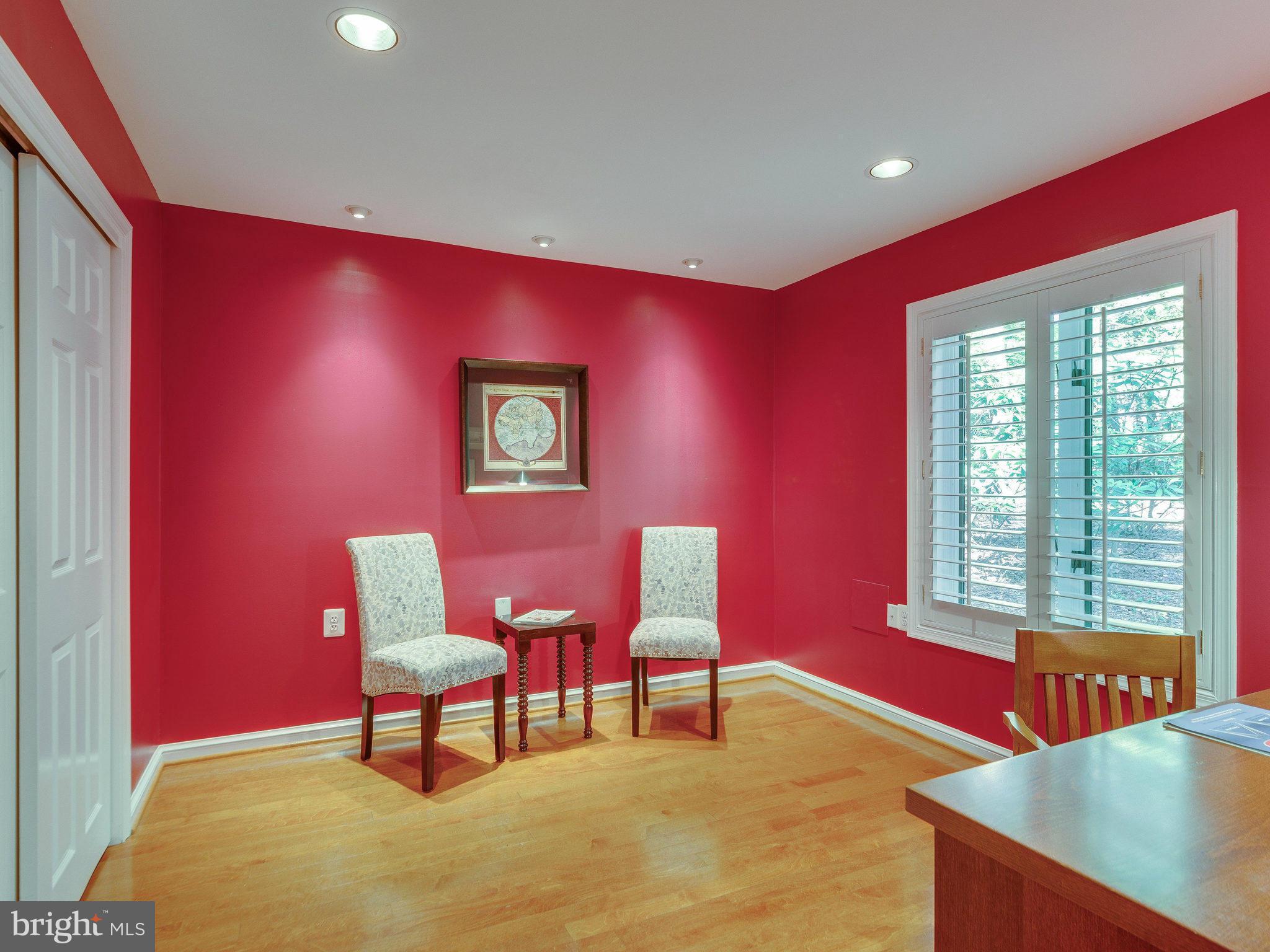 10901 Lawyers Road Reston, VA 20191 - Photo 5 of 30 Living Room