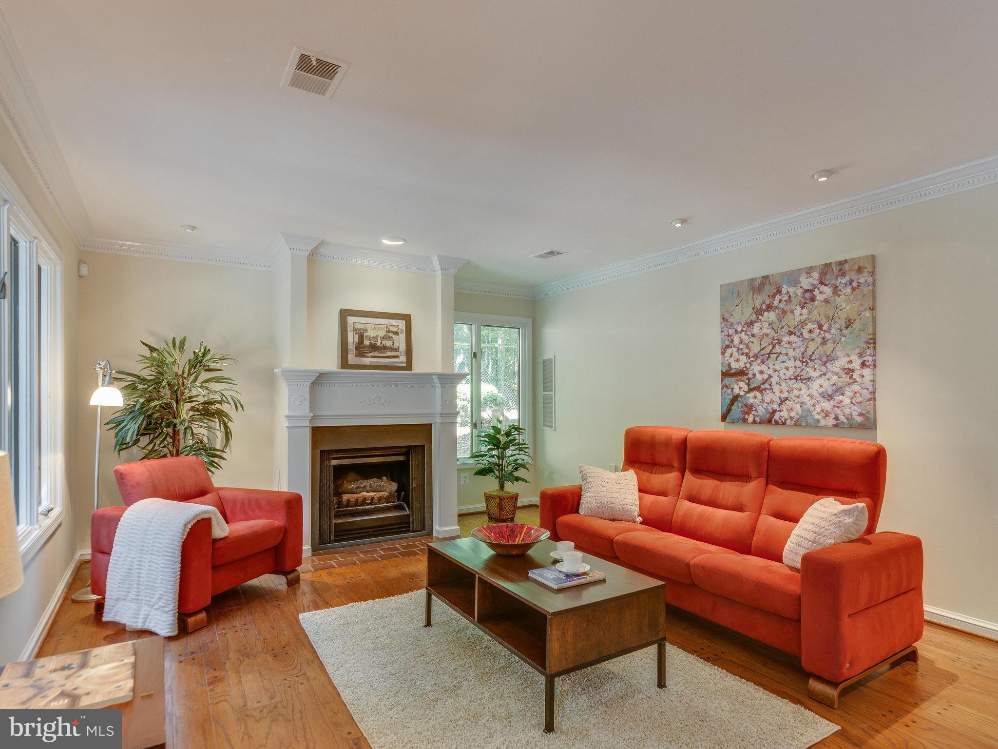 10901 Lawyers Road Reston, VA 20191 - Photo 8 of 30 Living Room