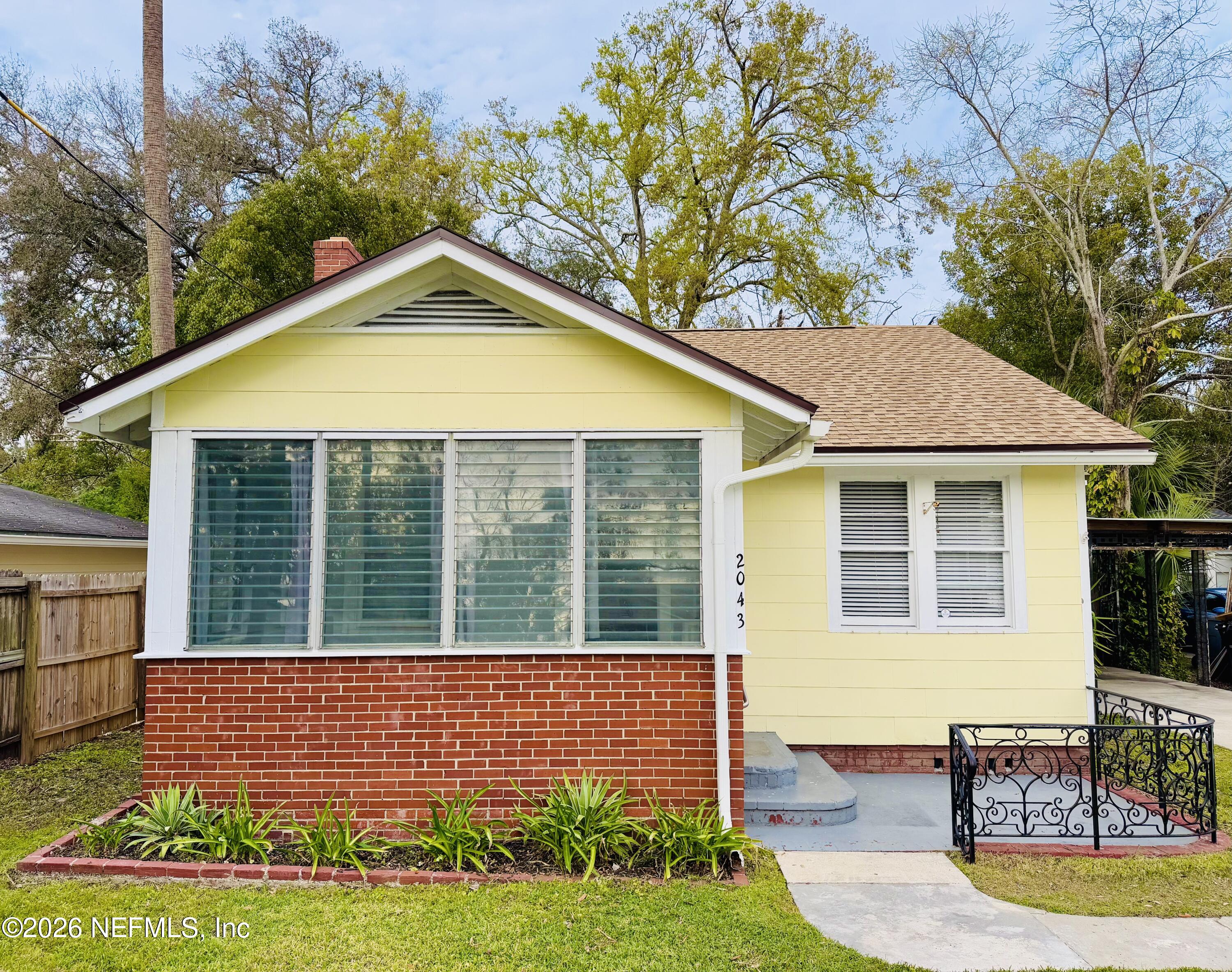 2043 Huntsford Road Jacksonville, FL 32207 - Photo 1 of 20 Front of house