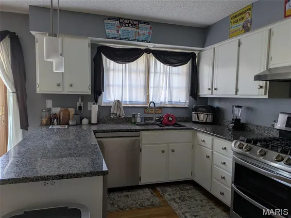 $345,000 | 1208 Colby Drive, St. Peters, MO 63376