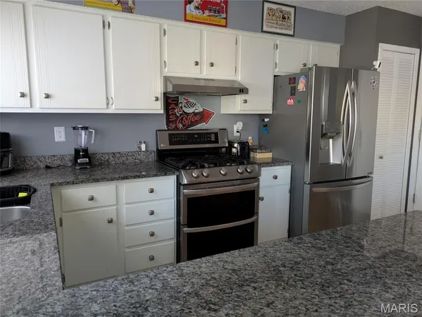 $345,000 | 1208 Colby Drive, St. Peters, MO 63376