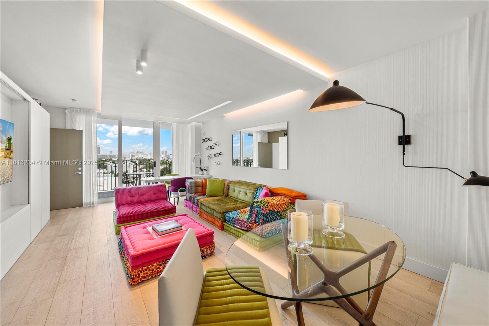 1500 Ocean Drive, Unit 910 Miami Beach, FL 33139 - Photo 13 of 40 a living room with furniture