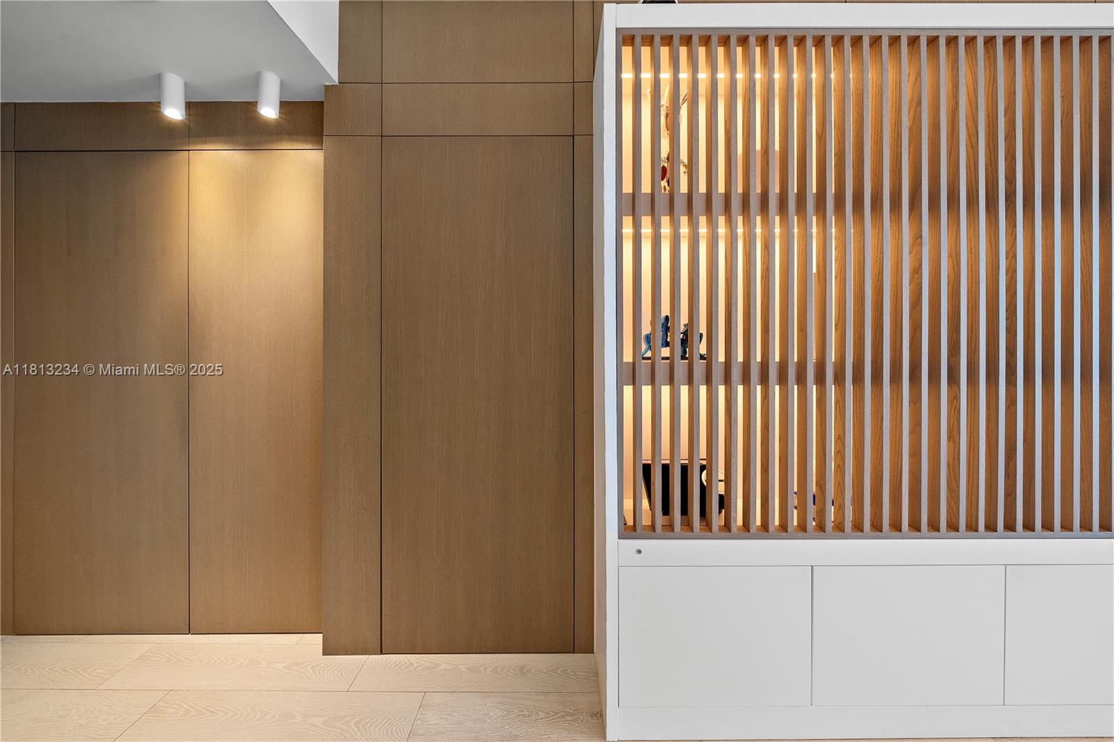 1500 Ocean Drive, Unit 910 Miami Beach, FL 33139 - Photo 7 of 40 a view of a bathroom