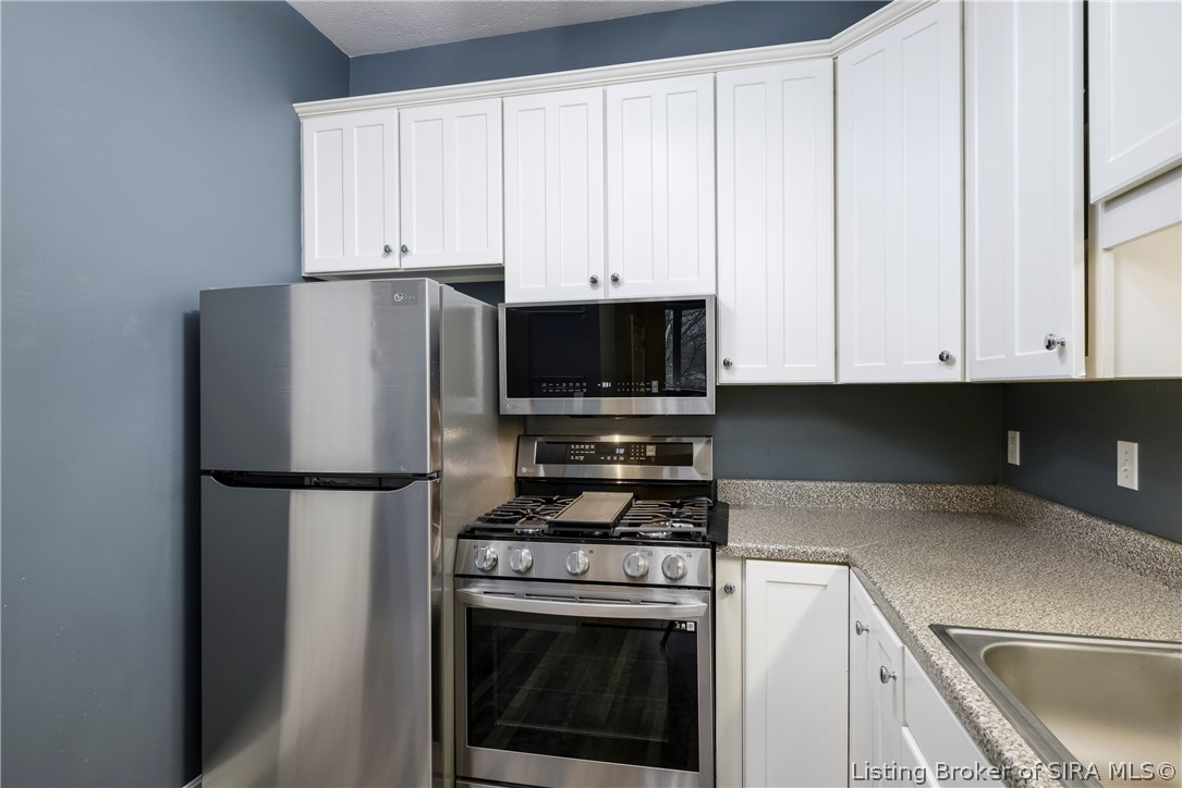 2900 Middle Road, Unit 27 Jeffersonville, IN 47130 - Photo 13 of 26