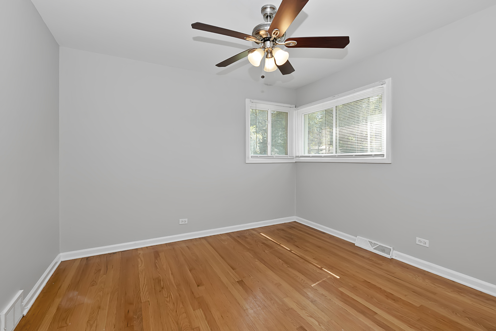 11700 South Harding Avenue Alsip, IL 60803 - Photo 8 of 17 a view of empty room with wooden floor
