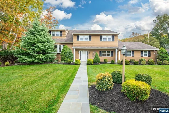 $899,900 | 182 Park, West Caldwell, NJ 07006