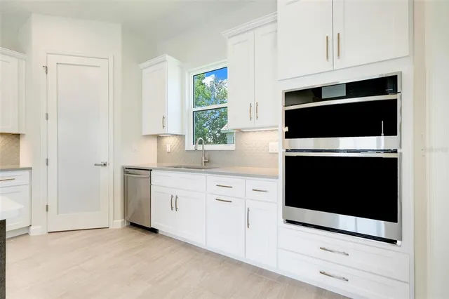 $900,000 | 132 New Leatherwood Drive, Palm Coast, FL 32137