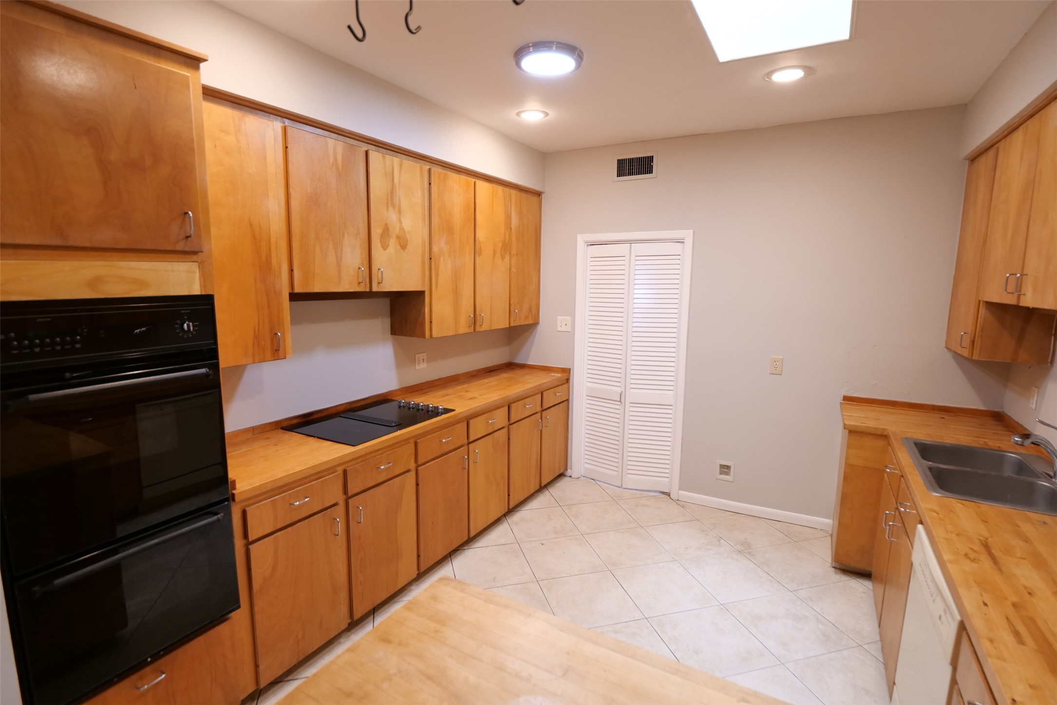 9526 Val Verde Street Houston, TX 77063 - Photo 16 of 36