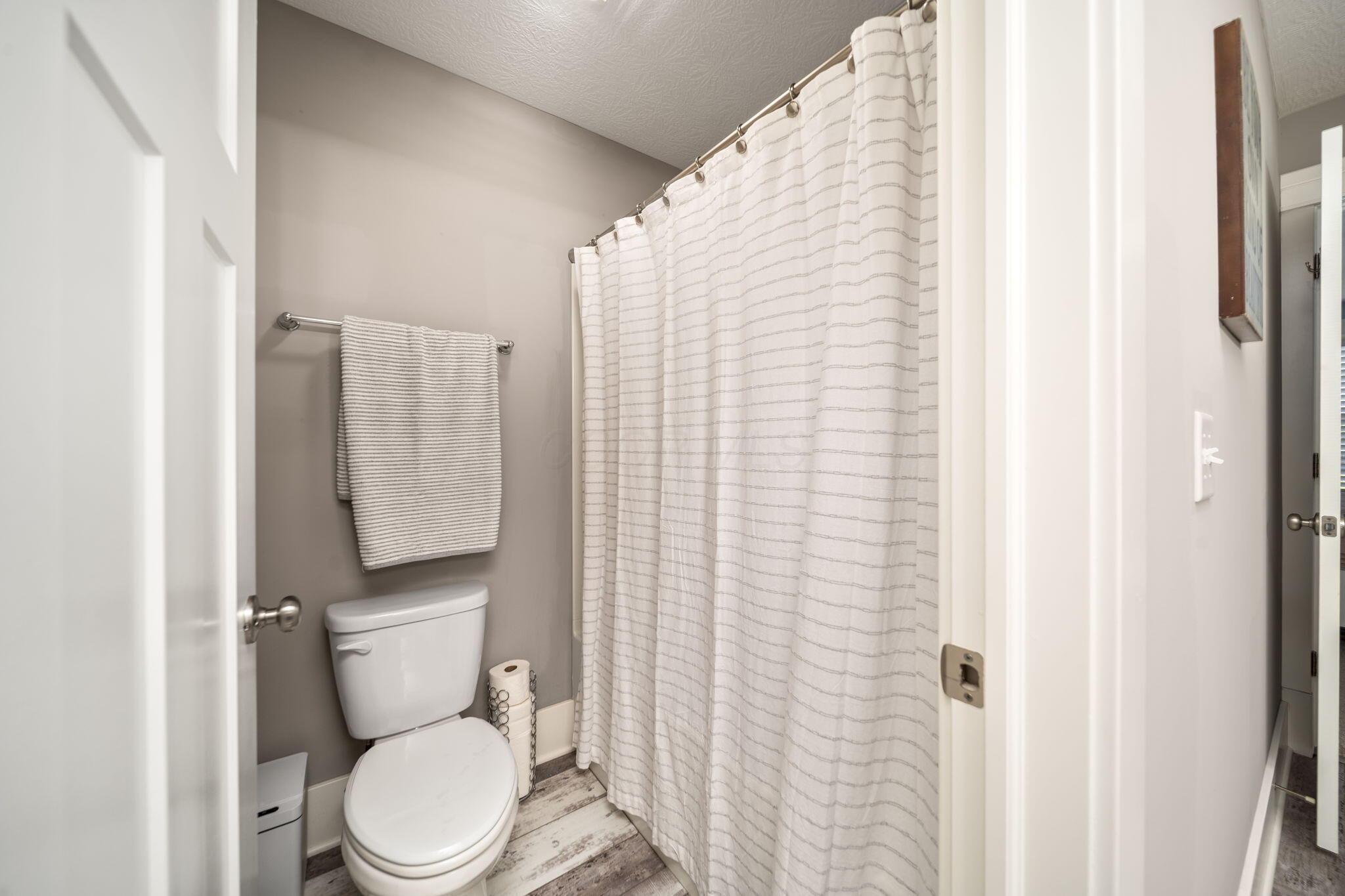3364 Tschopp Road Northeast Lancaster, OH 43130 - Photo 57 of 80 Upper Level - Shared Full Bath