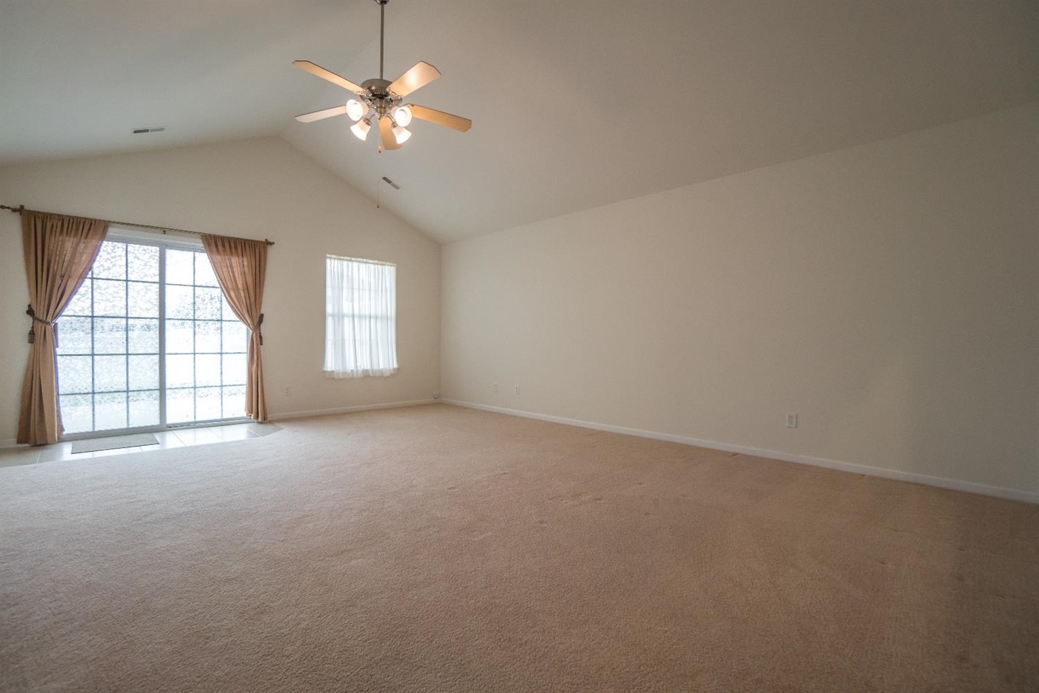 10647 Keystone Lane Crown Point, IN 46307 - Photo 9 of 10 an empty room with a ceiling fan and window