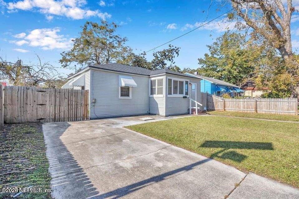 1804 Cleveland Street Jacksonville, FL 32209 - Photo 3 of 25 a house view with a backyard space