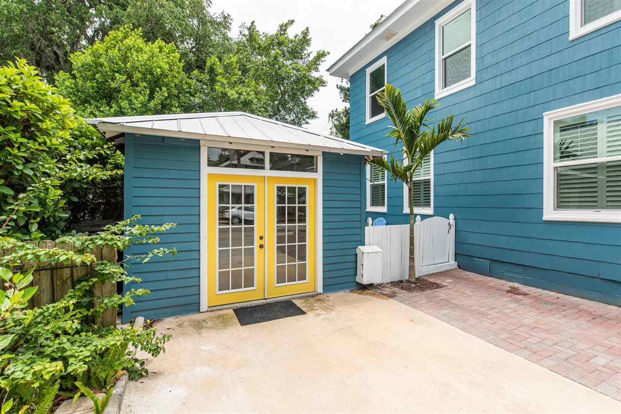 21 Saragossa Street St. Augustine, FL 32084 - Photo 4 of 46 a front view of a house with a garden