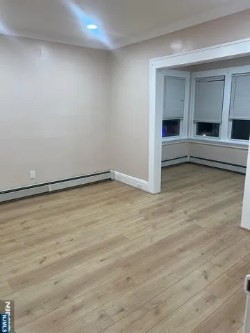 $3,300 | 34 Park Row, Unit 2, Wallington, NJ 07057