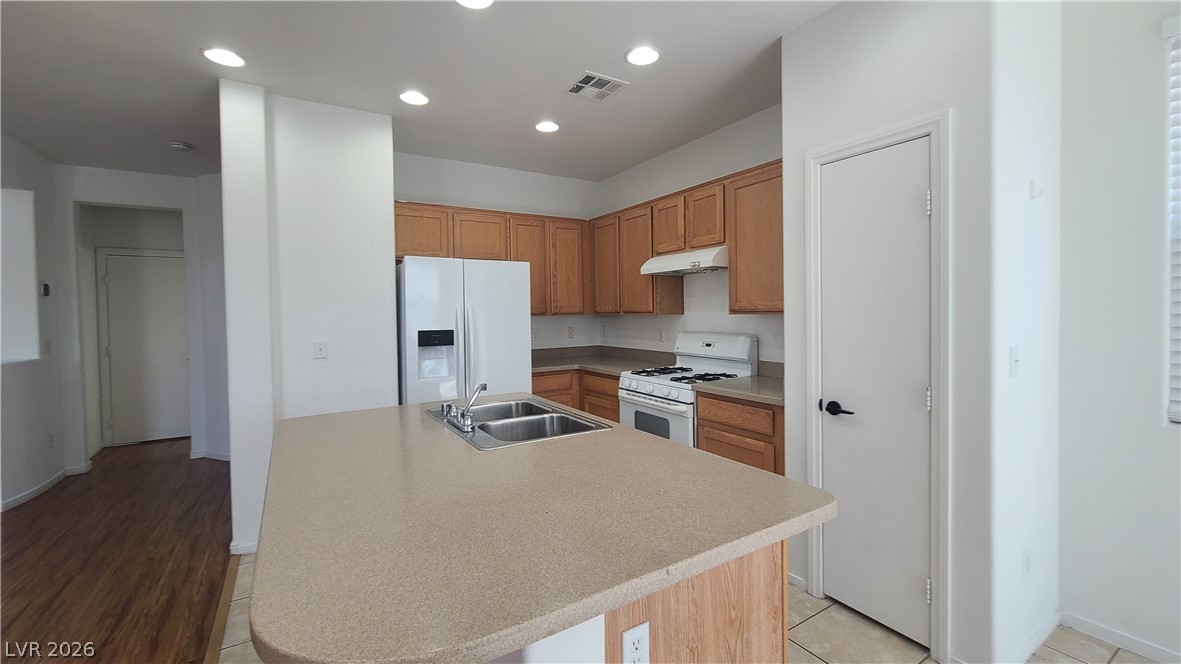 8944 Rutherford Grove Street Las Vegas, NV 89148 - Photo 7 of 35 A functional kitchen boasts ample counter space and well-appointed appliances.