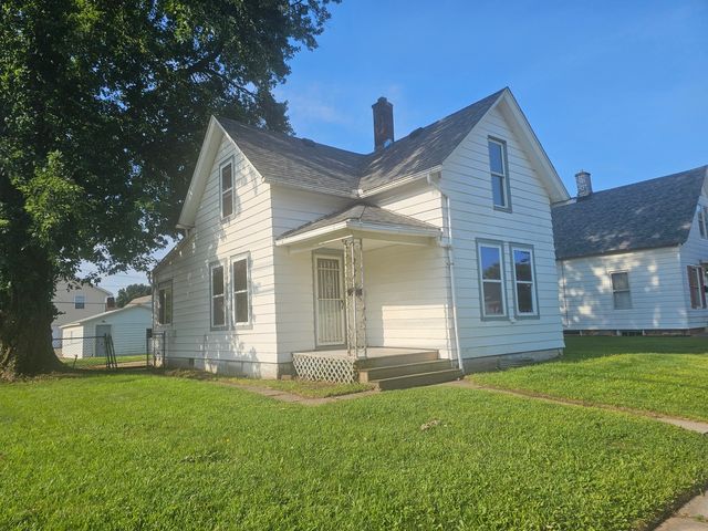 $140,000 | 556 24th Avenue, Moline, IL 61265