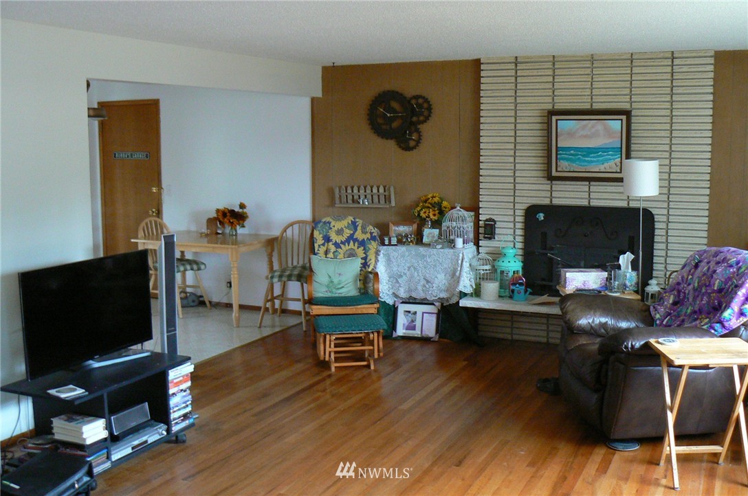 3501 Northeast 11th Place Renton, WA 98056 - Photo 3 of 14
