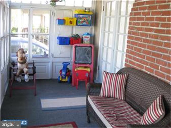 11 West Avon Road Brookhaven, PA 19015 - Photo 3 of 22 Gallery Image 3