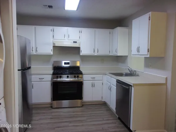 $2,650 | 159 Tulip Lane, Freehold, NJ 07728