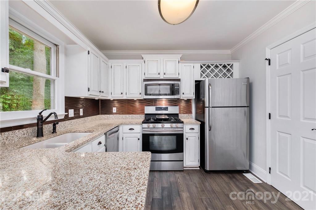 820 Lochridge Road Charlotte, NC 28209 - Photo 3 of 30 Gallery Image 3