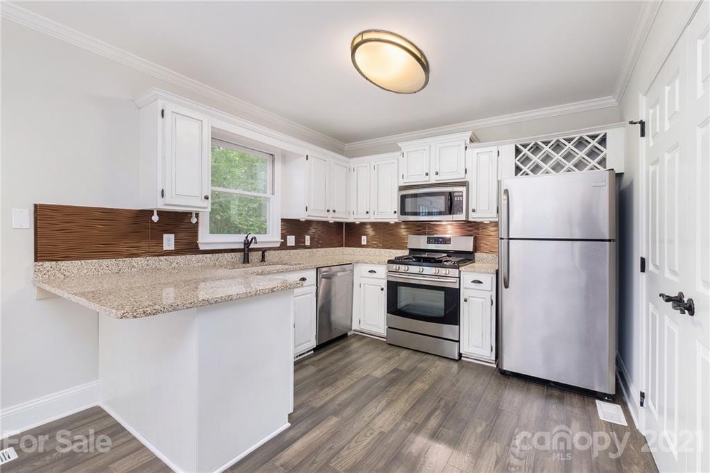 820 Lochridge Road Charlotte, NC 28209 - Photo 4 of 30 Gallery Image 4