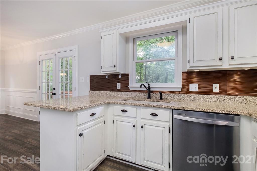 820 Lochridge Road Charlotte, NC 28209 - Photo 5 of 30 Gallery Image 5