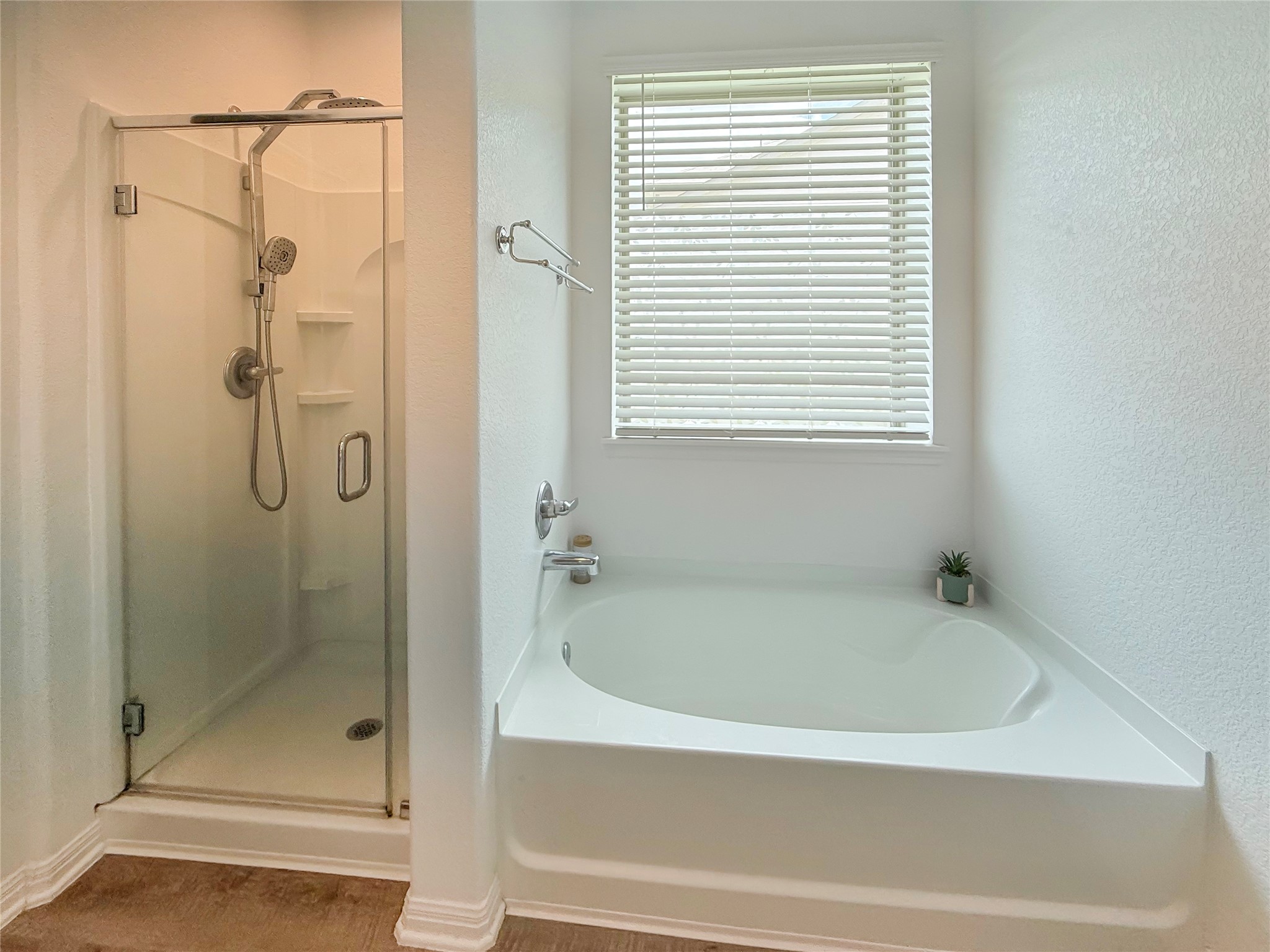 209 Bryan Way Angleton, TX 77515 - Photo 14 of 25
