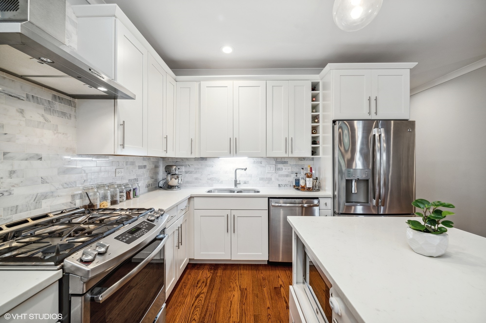 2245 West Irving Park Road, Unit 2 Chicago, IL 60618 - Photo 5 of 21