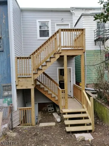 a view of entryway with a front door
