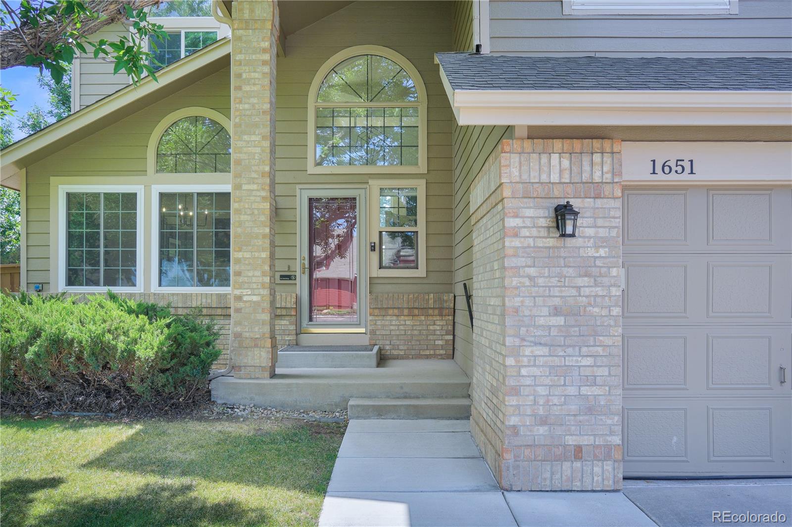 1651 Beacon Hill Drive Highlands Ranch, CO 80126 - Photo 4 of 50