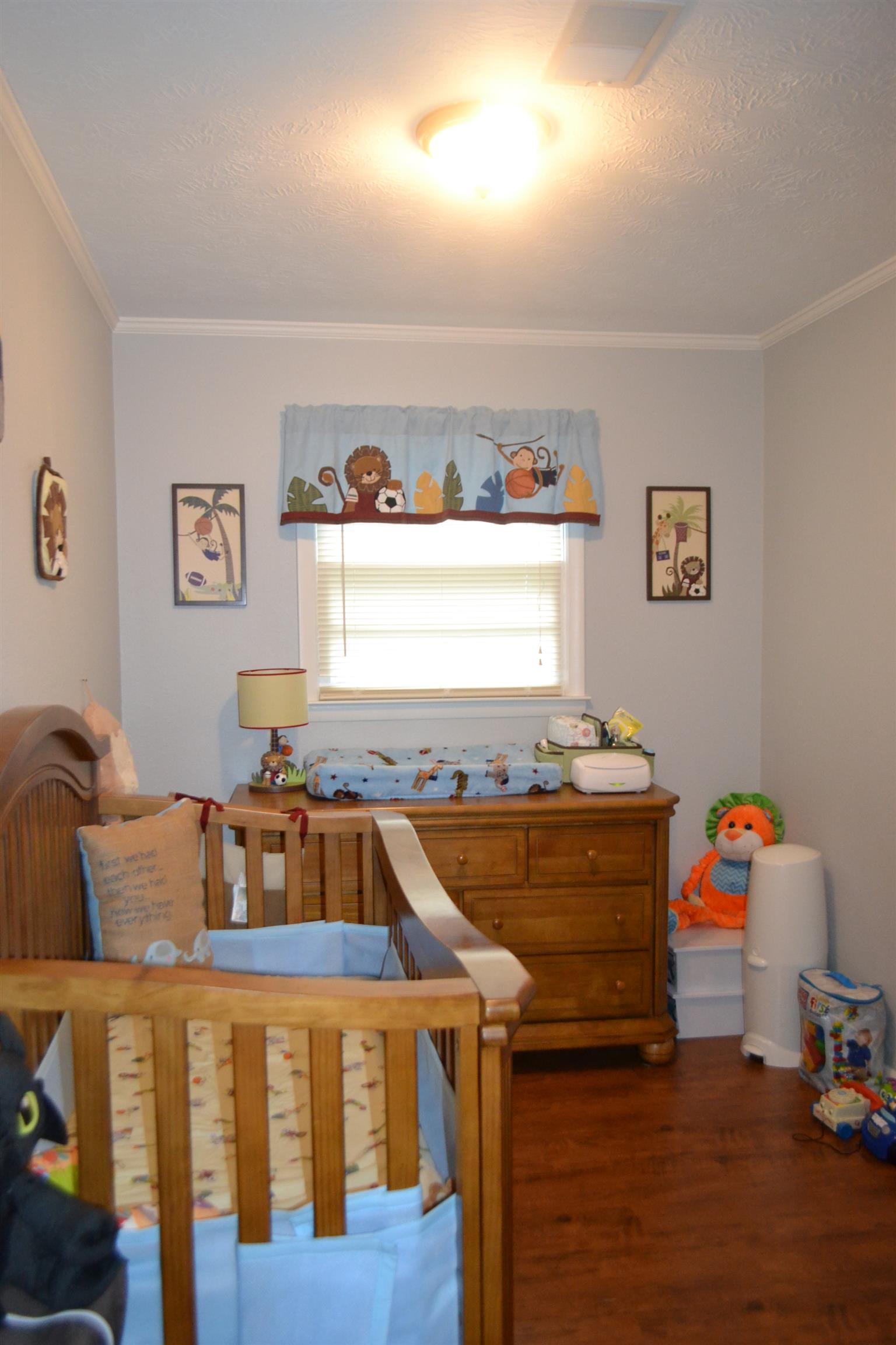 137 Rains Road Morrison, TN 37357 - Photo 20 of 24 a living room with a couch and dresser