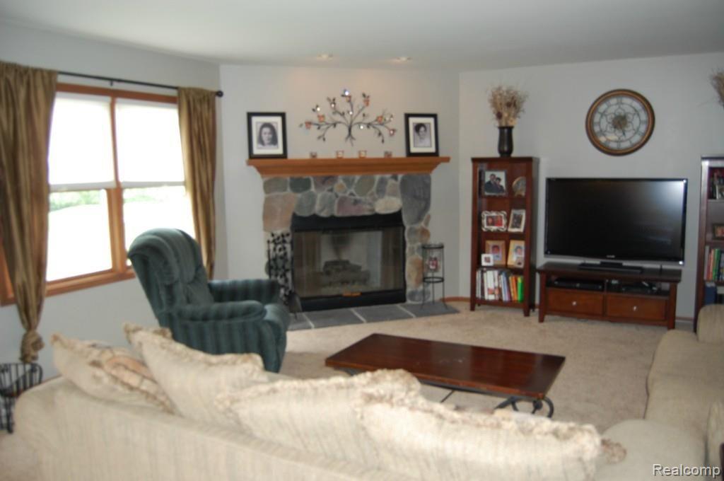 8489 Ranch Estates Road Clarkston, MI 48348 - Photo 11 of 15 Great Room.jpg