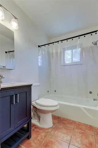 $399,000 | 5525 Pine Circle Northeast, St. Petersburg, FL 33703