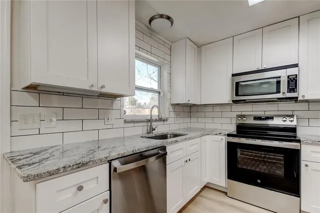 $399,000 | 5525 Pine Circle Northeast, St. Petersburg, FL 33703