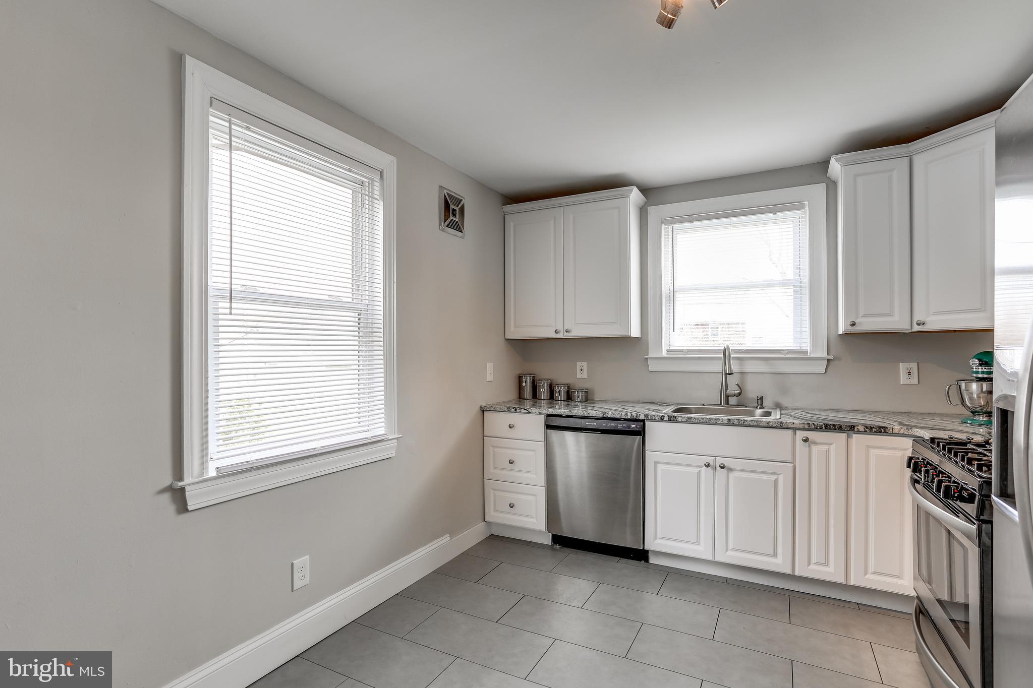 1219-10 Ten Oaks Road Halethorpe, MD 21227 - Photo 10 of 33 Eat in Kitchen