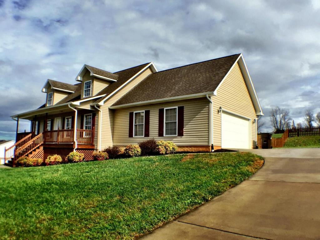 1338 Timber Ridge Road Bluff City, TN 37618 - Photo 21 of 24 Driveway View