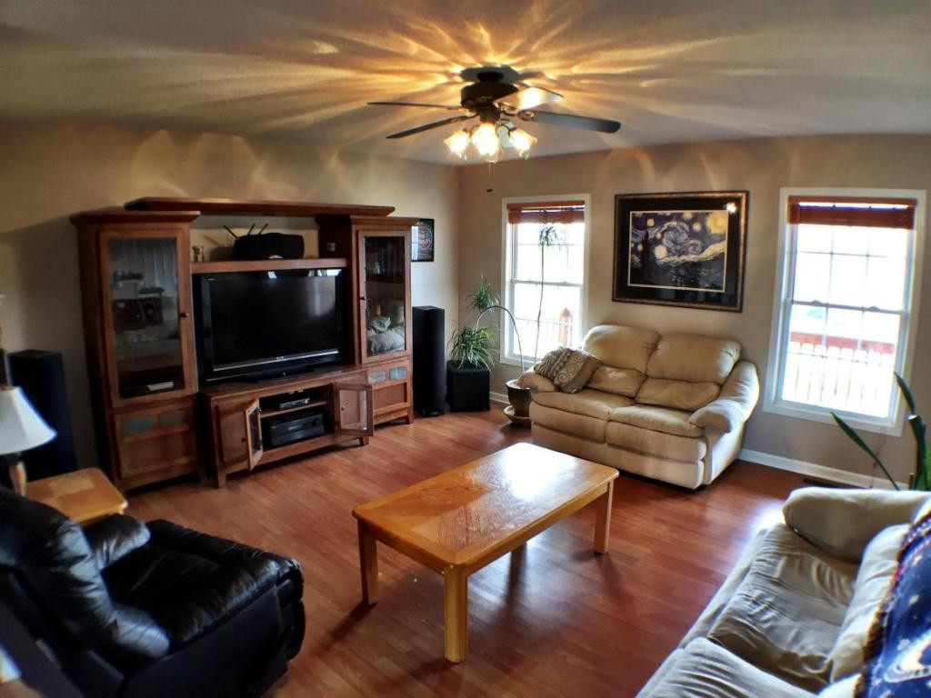 1338 Timber Ridge Road Bluff City, TN 37618 - Photo 4 of 24 Living Area