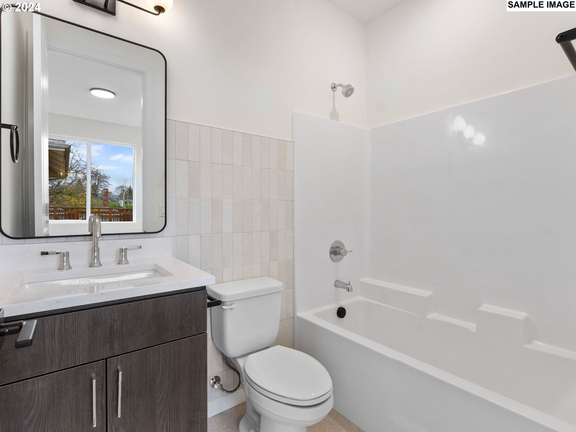 2232 Southeast Ankeny Street, Unit 2 Portland, OR 97214 - Photo 11 of 15
