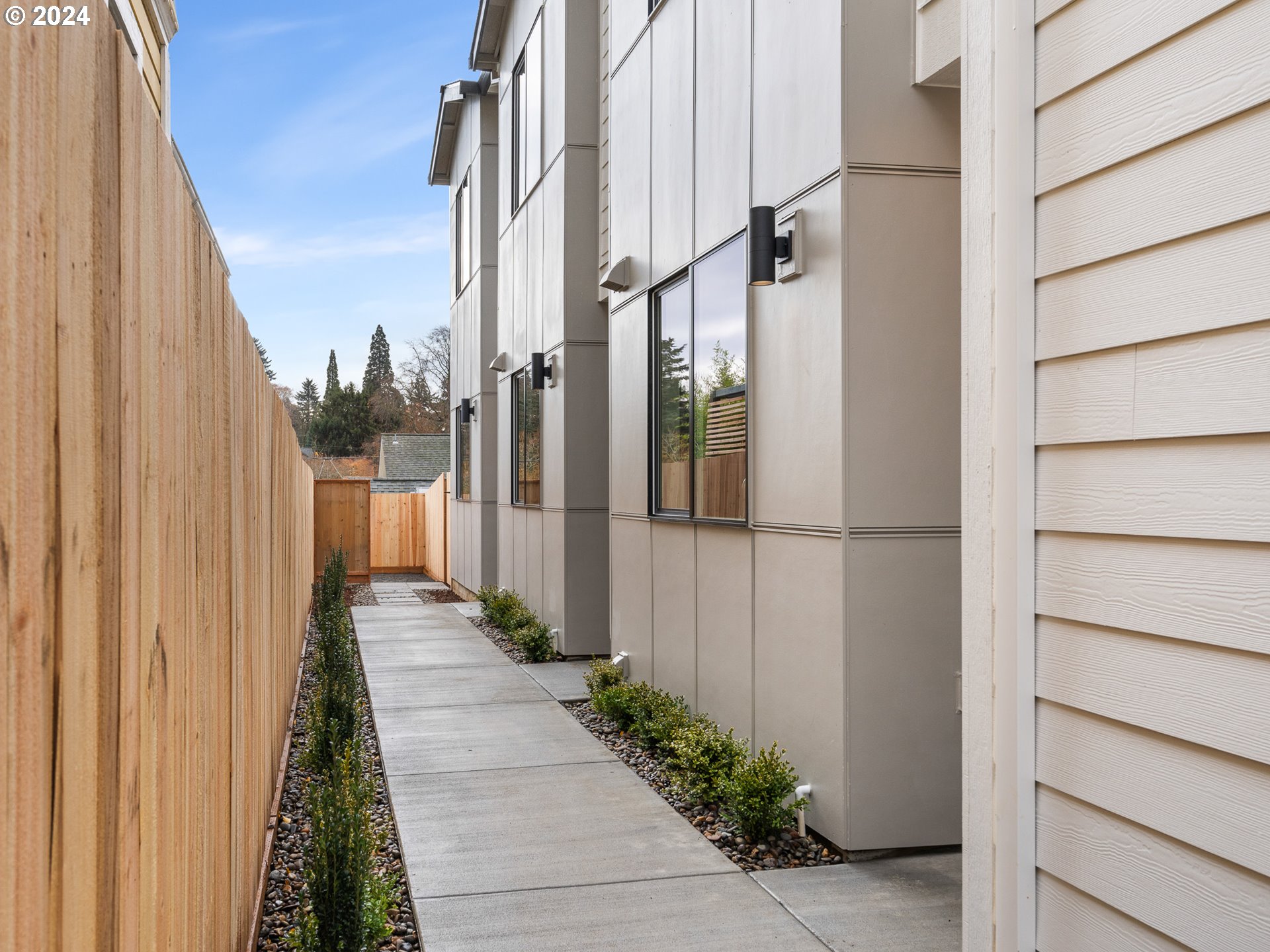 2232 Southeast Ankeny Street, Unit 2 Portland, OR 97214 - Photo 2 of 15