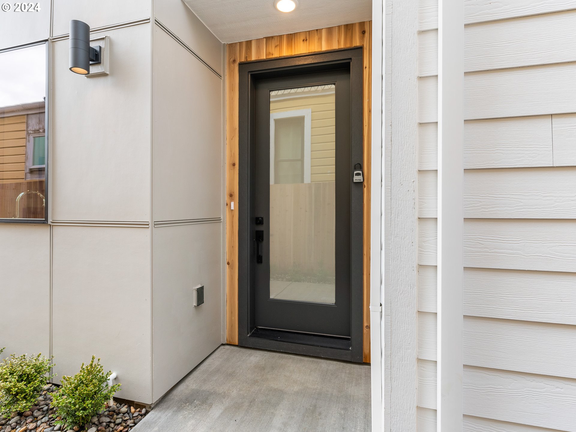 2232 Southeast Ankeny Street, Unit 2 Portland, OR 97214 - Photo 3 of 15