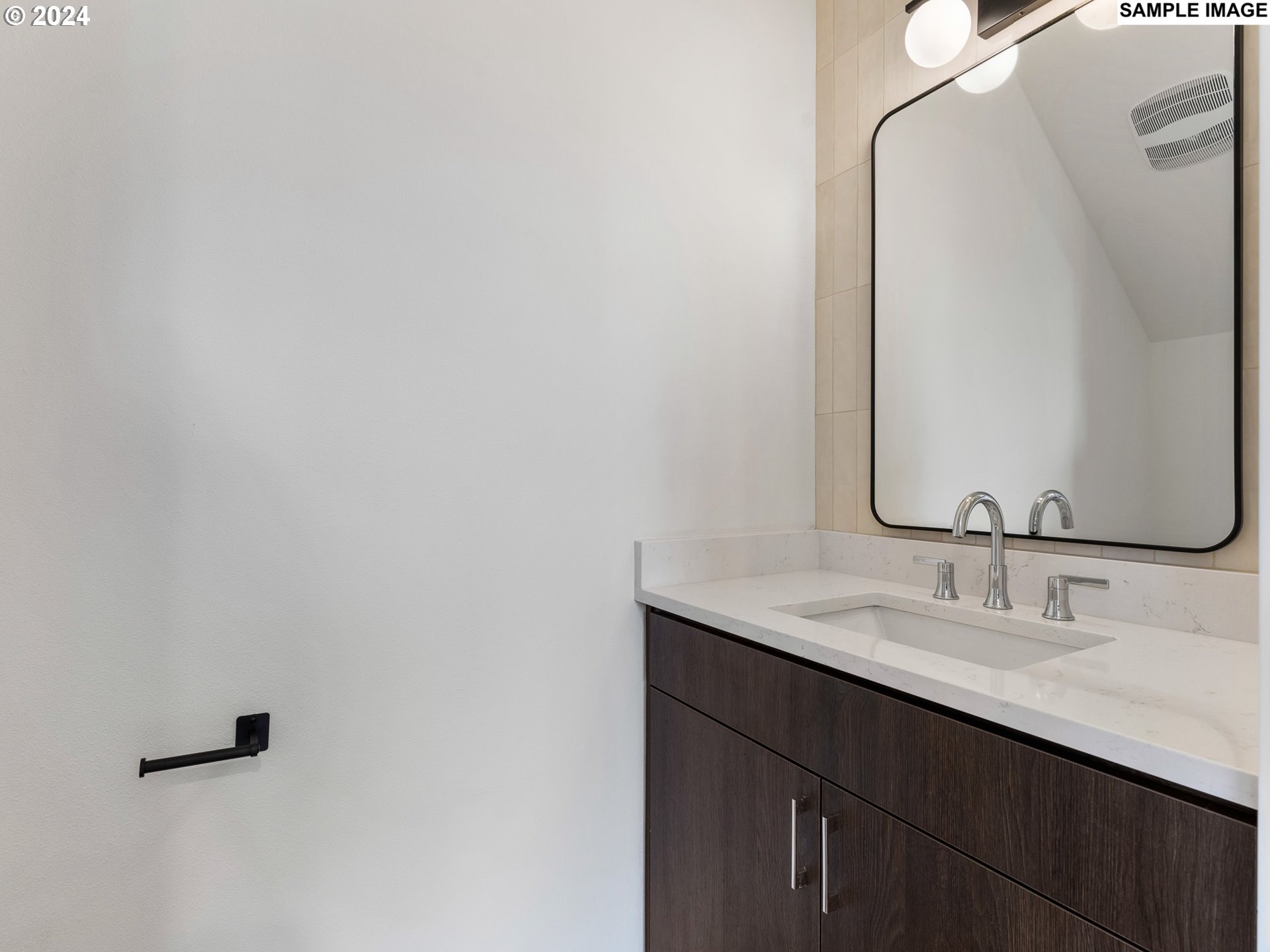2232 Southeast Ankeny Street, Unit 2 Portland, OR 97214 - Photo 5 of 15