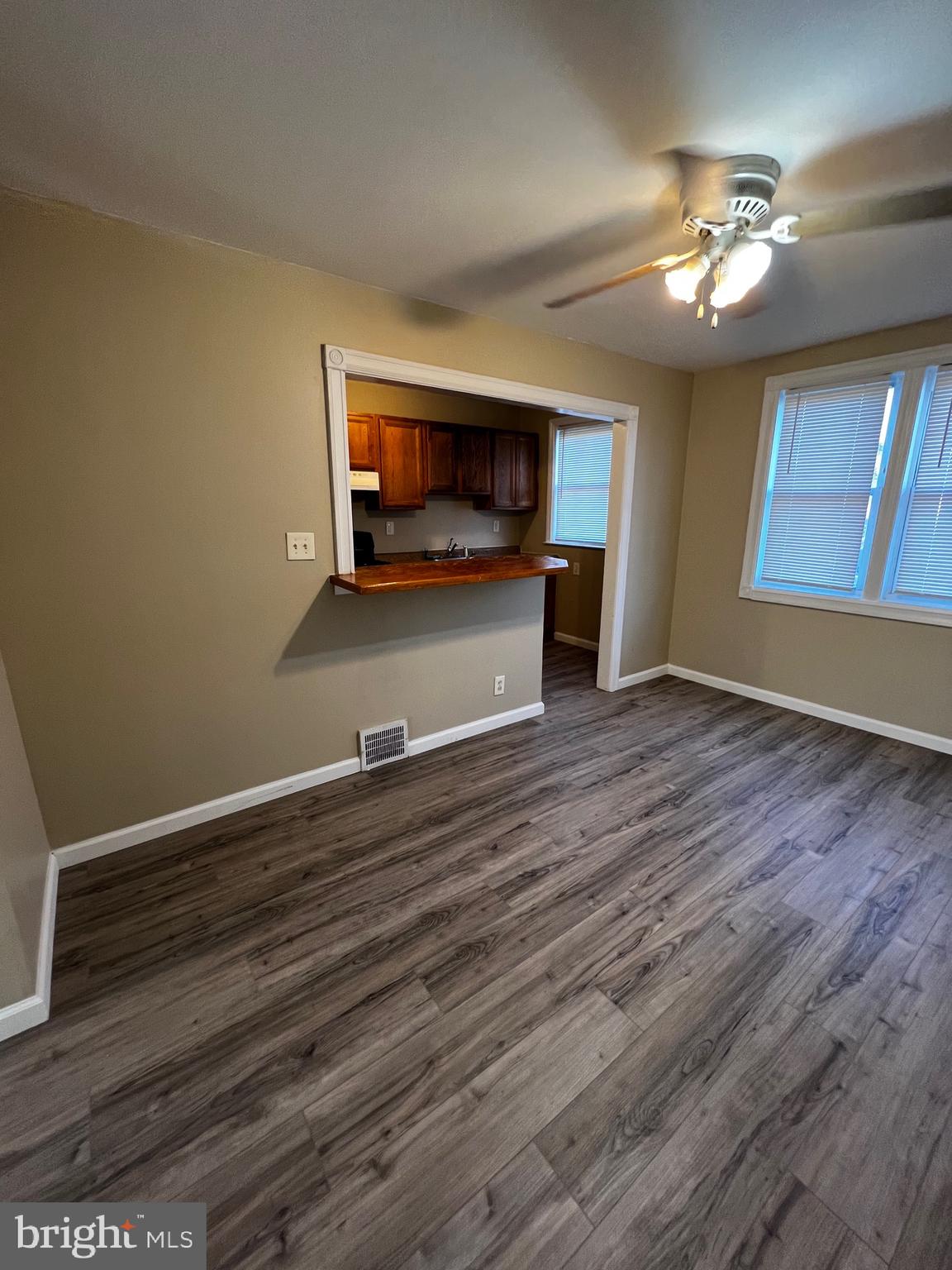 1125 South Merrimac Road Camden, NJ 08104 - Photo 7 of 34