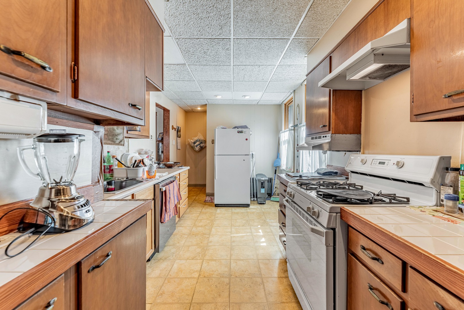 7533 North Ridge Boulevard Chicago, IL 60645 - Photo 11 of 34