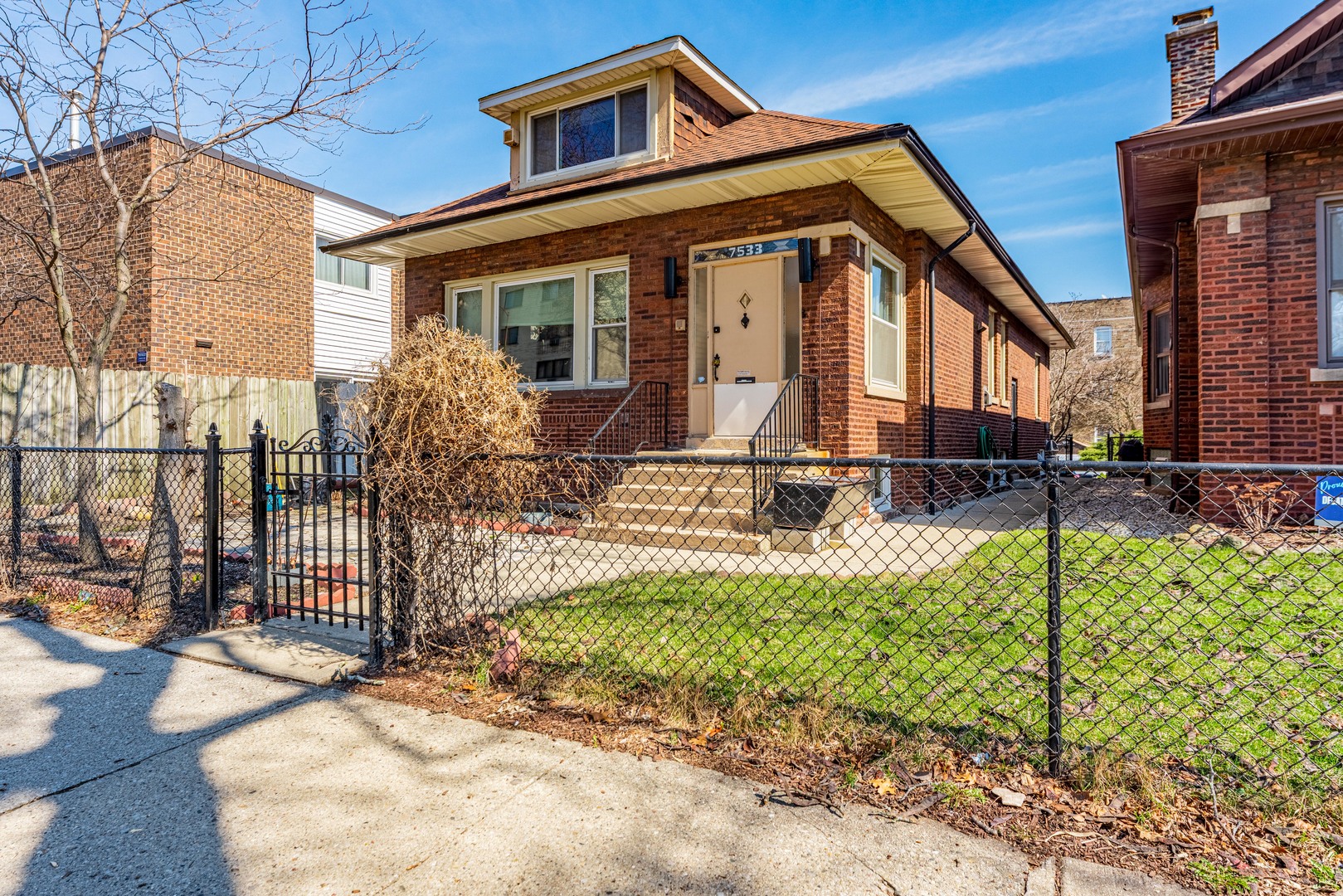 7533 North Ridge Boulevard Chicago, IL 60645 - Photo 2 of 34