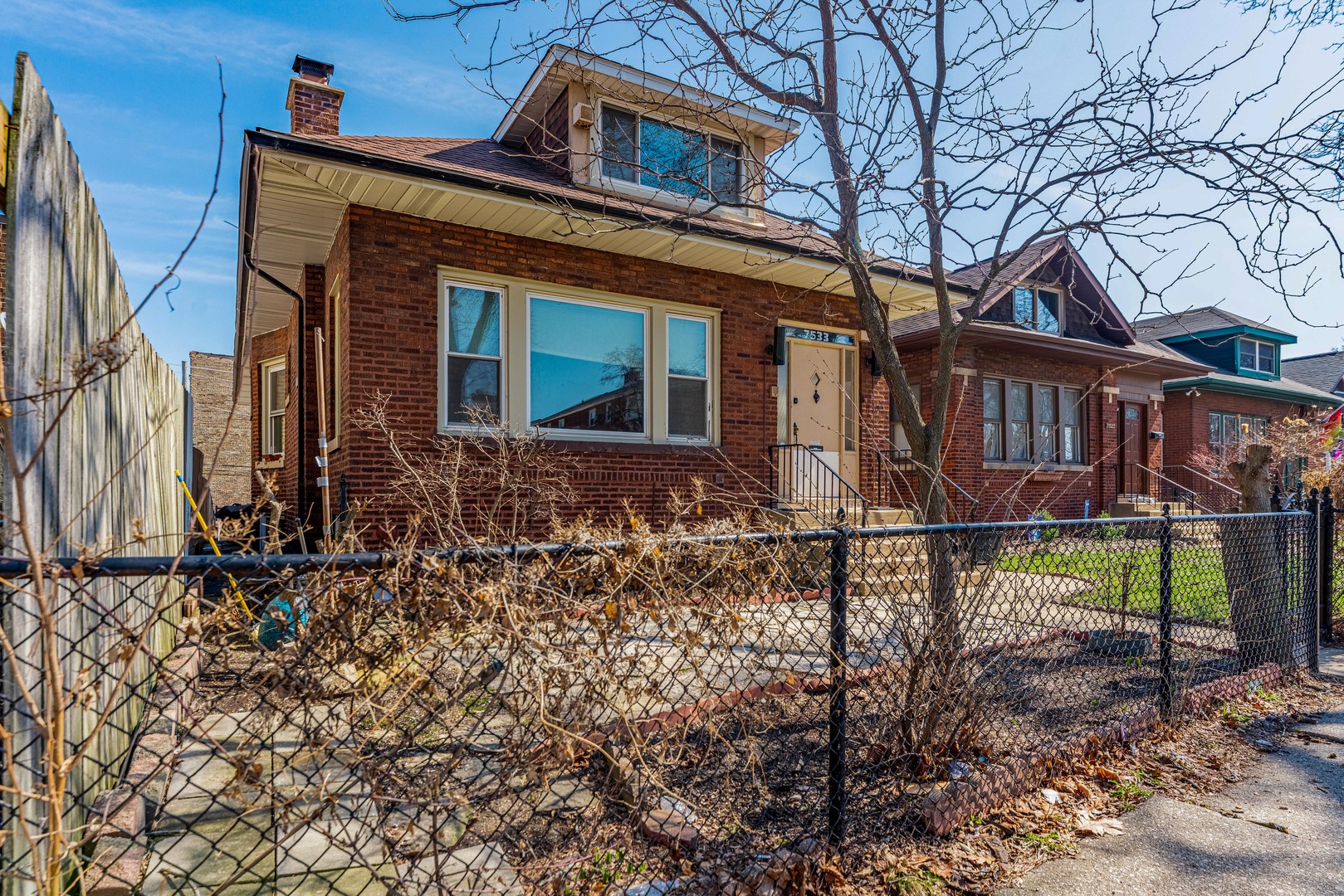 7533 North Ridge Boulevard Chicago, IL 60645 - Photo 3 of 34