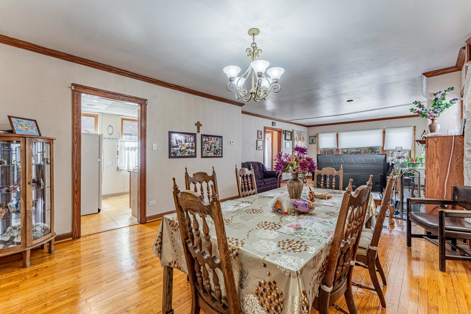 7533 North Ridge Boulevard Chicago, IL 60645 - Photo 8 of 34