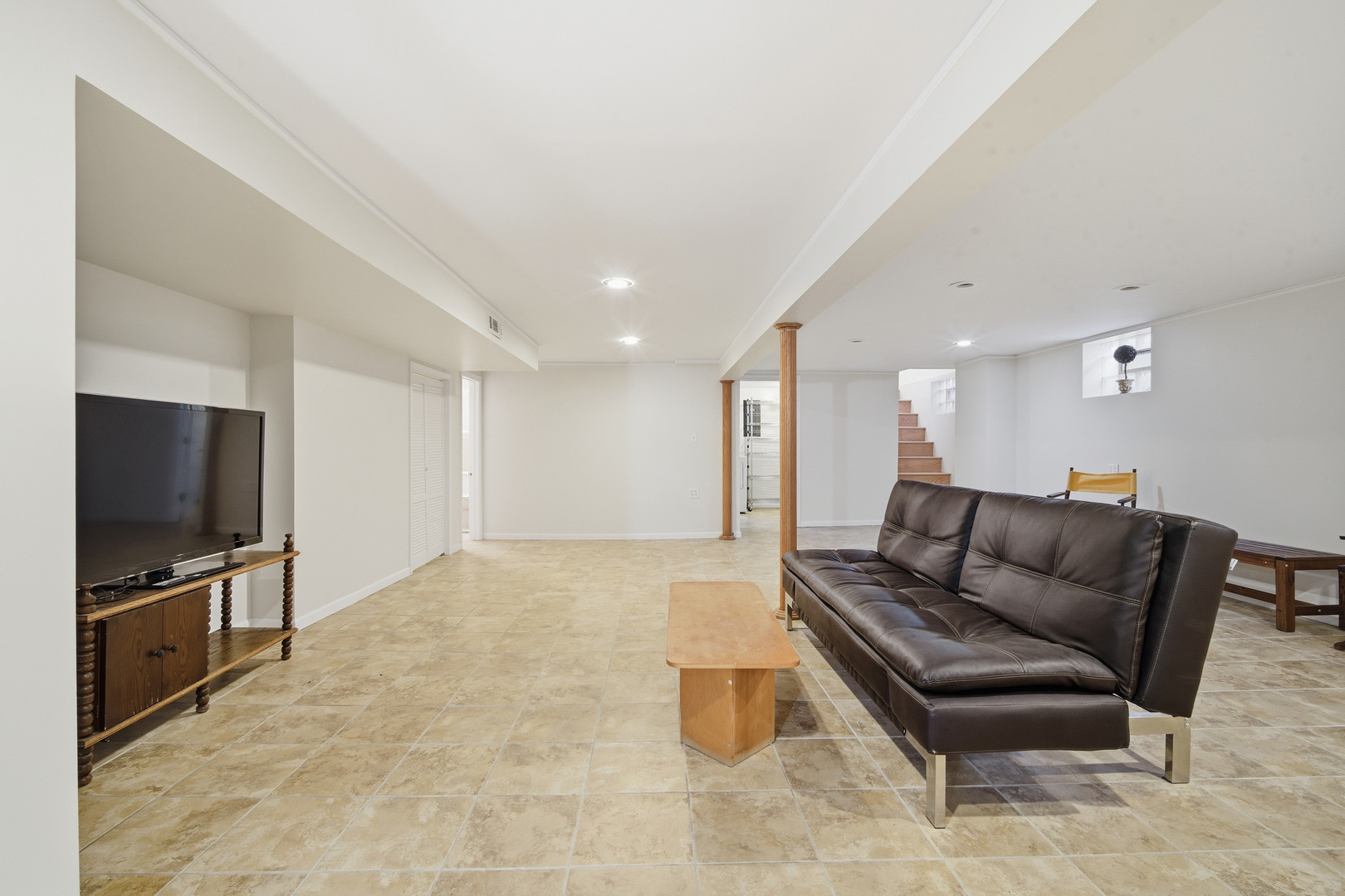 1700 Marguerite Street Park Ridge, IL 60068 - Photo 29 of 44 a living room with furniture and a flat screen tv