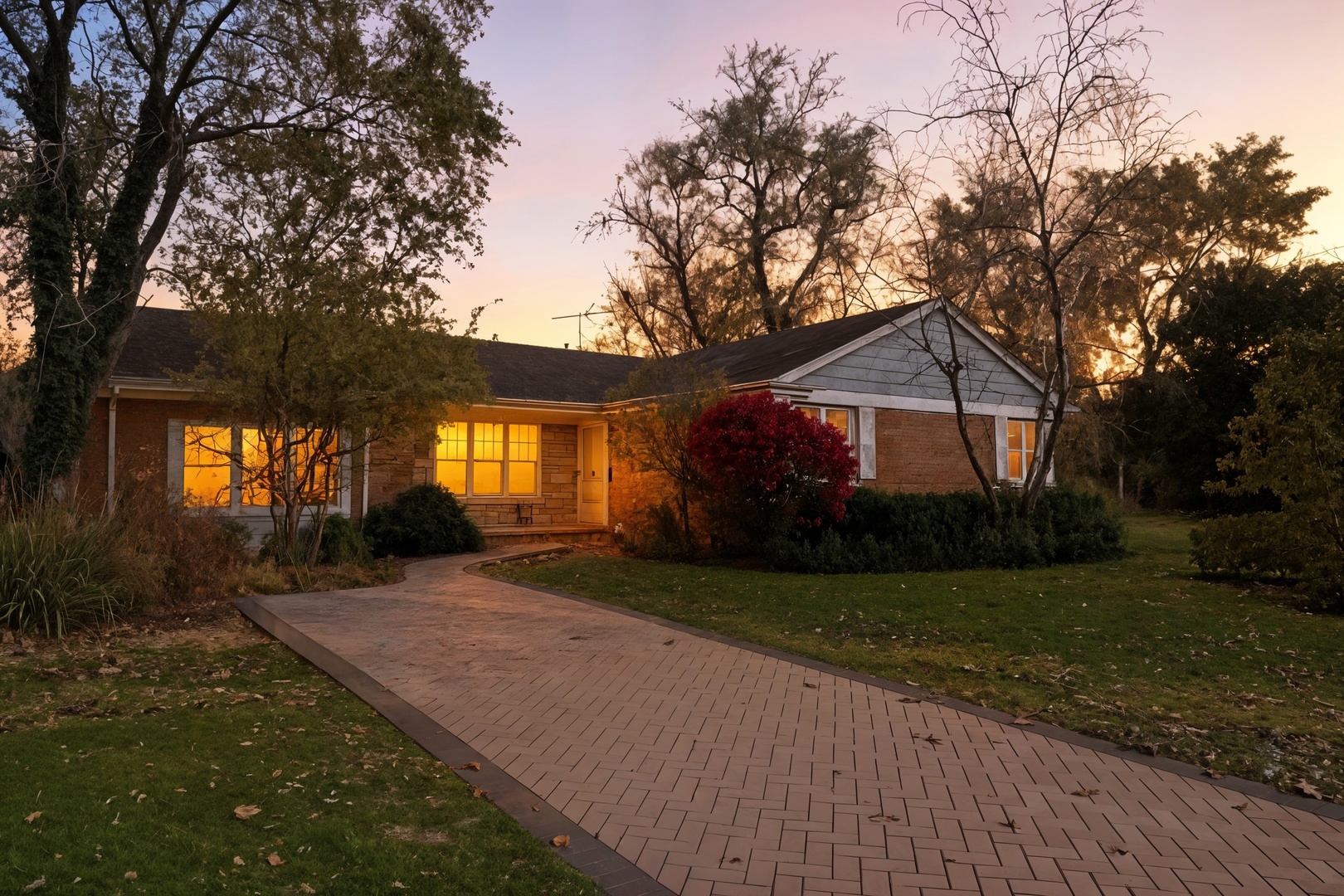 1700 Marguerite Street Park Ridge, IL 60068 - Photo 40 of 44 a front view of a house with garden