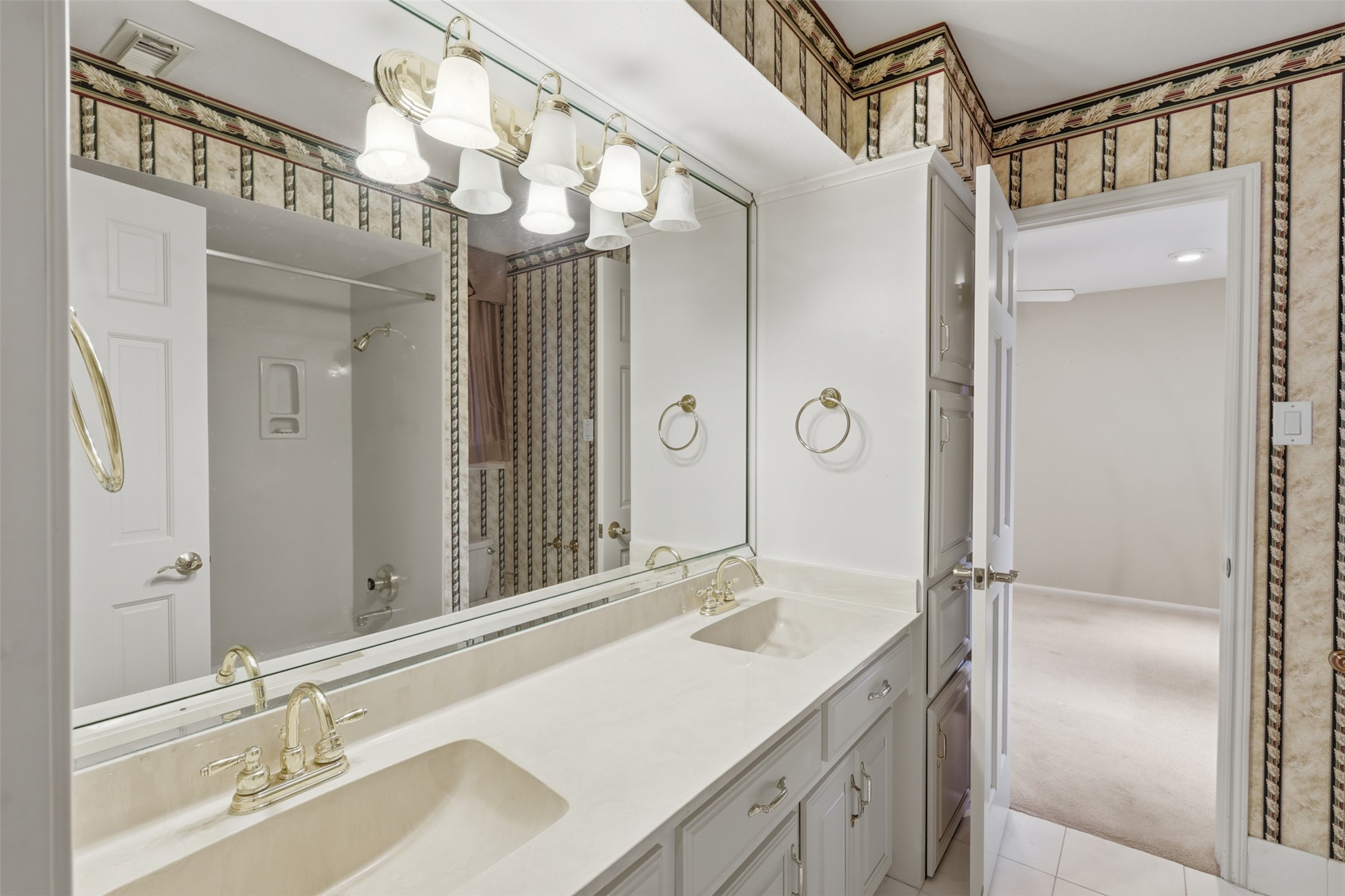 3002 Riata Lane Houston, TX 77043 - Photo 21 of 30 Bathroom 2