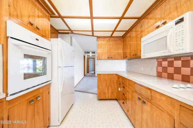 a view of a storage & utility room